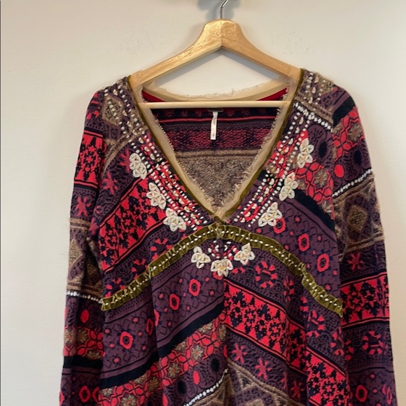 Bohemian V-Neck Patterned Top - Picture 3 of 7